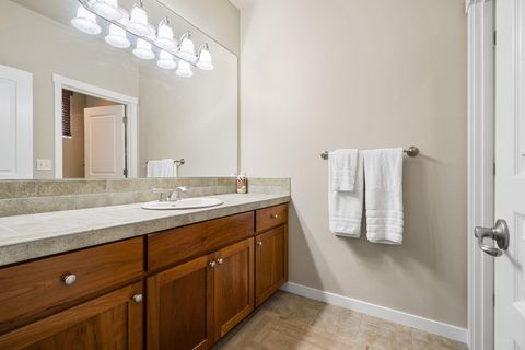 Tiny photo for 679 Sage Country Court, Redmond, OR 97756 (MLS # 220219608)