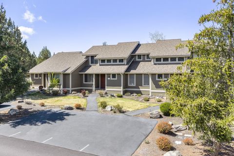 Photo of 679 Sage Country Court, Redmond, OR 97756 (MLS # 220219608)