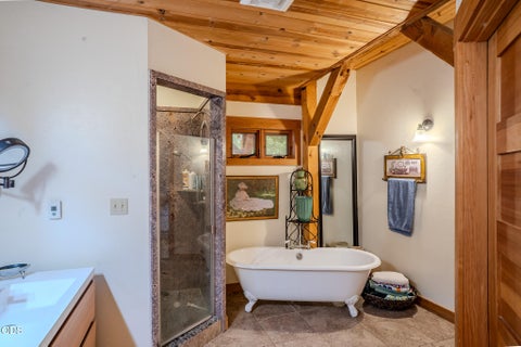 Tiny photo for 688 Worthington Road, Eagle Point, OR 97524 (MLS # 220227181)
