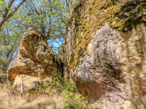 Tiny photo for 688 Worthington Road, Eagle Point, OR 97524 (MLS # 220227181)