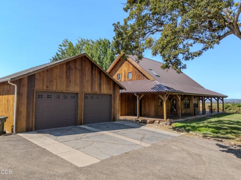 Photo of 688 Worthington Road, Eagle Point, OR 97524 (MLS # 220227181)