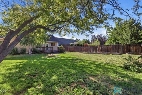 Tiny photo for 1810 SW 27th Street, Redmond, OR 97756 (MLS # 220223392)
