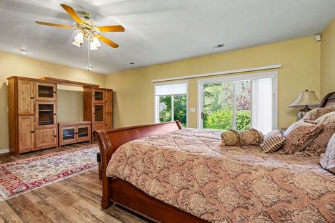 Tiny photo for 8993 John Day Drive, Gold Hill, OR 97525 (MLS # 220221158)