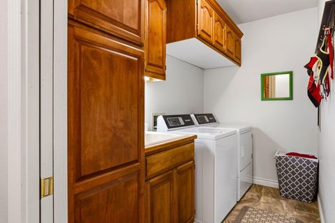 Tiny photo for 8993 John Day Drive, Gold Hill, OR 97525 (MLS # 220221158)