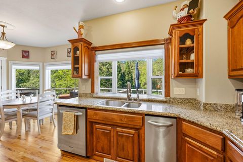 Tiny photo for 8993 John Day Drive, Gold Hill, OR 97525 (MLS # 220221158)