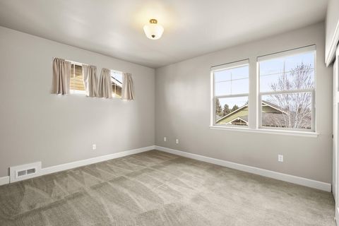 Tiny photo for 11137 Desert Sky Loop, Redmond, OR 97756 (MLS # 220217027)