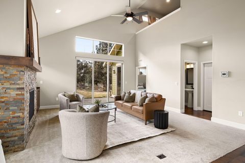 Tiny photo for 11137 Desert Sky Loop, Redmond, OR 97756 (MLS # 220217027)