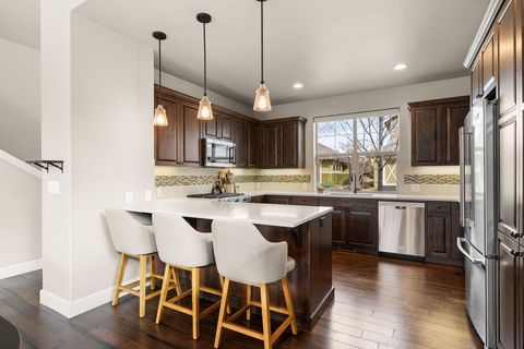 Tiny photo for 11137 Desert Sky Loop, Redmond, OR 97756 (MLS # 220217027)