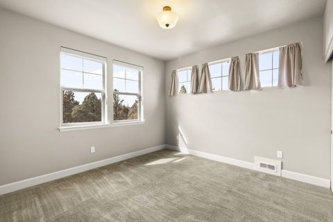 Tiny photo for 11137 Desert Sky Loop, Redmond, OR 97756 (MLS # 220217027)