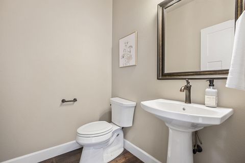 Tiny photo for 11137 Desert Sky Loop, Redmond, OR 97756 (MLS # 220217027)