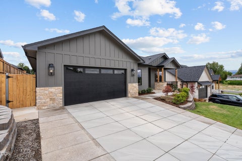 Tiny photo for 3057 Umpqua Drive, Medford, OR 97504 (MLS # 220224779)
