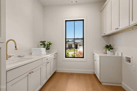 Tiny photo for 3057 Umpqua Drive, Medford, OR 97504 (MLS # 220224779)