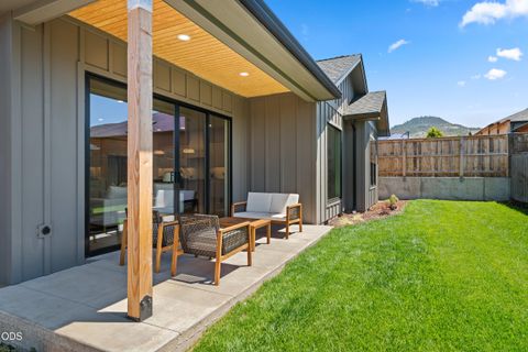 Tiny photo for 3057 Umpqua Drive, Medford, OR 97504 (MLS # 220224779)