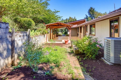 Tiny photo for 174 Hummingbird Lane, Talent, OR 97540 (MLS # 220225116)