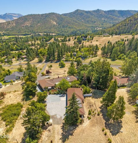 Tiny photo for 174 Hummingbird Lane, Talent, OR 97540 (MLS # 220225116)