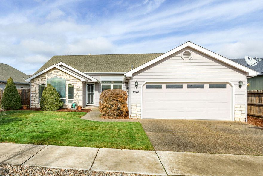 Located in the sought-after Hampton Place subdivision! Single level, one owner home and move in ready.  You'll be presently surprised by the floor plan.  The kitchen offers granite counters, great storage, wood flooring and stainless-steel appliances.  Tile entry, vaulted ceiling in the formal, informal living as well as the dining area.  The center of the home is adorned by the triple sided gas fireplace.  New carpet throughout.  Oversized primary suite with walk-in shower and dual sinks.   Interior laundry, two car garage, fenced backyard with covered patio. Located near the new Rogue X Community Complex.  Welcome home.  You're going to love it.