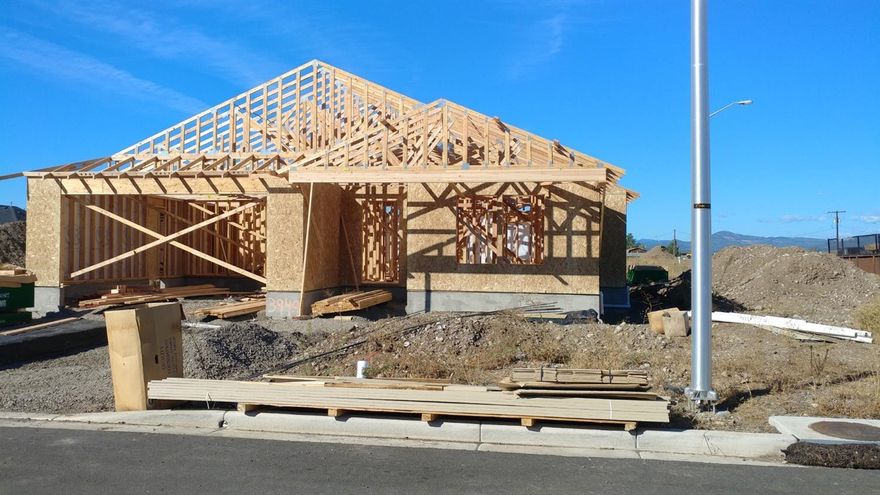 New Construction in White City. 1624 sqft, 3 bedrooms, 2 baths, .18 lot. Bob Fellows Construction.