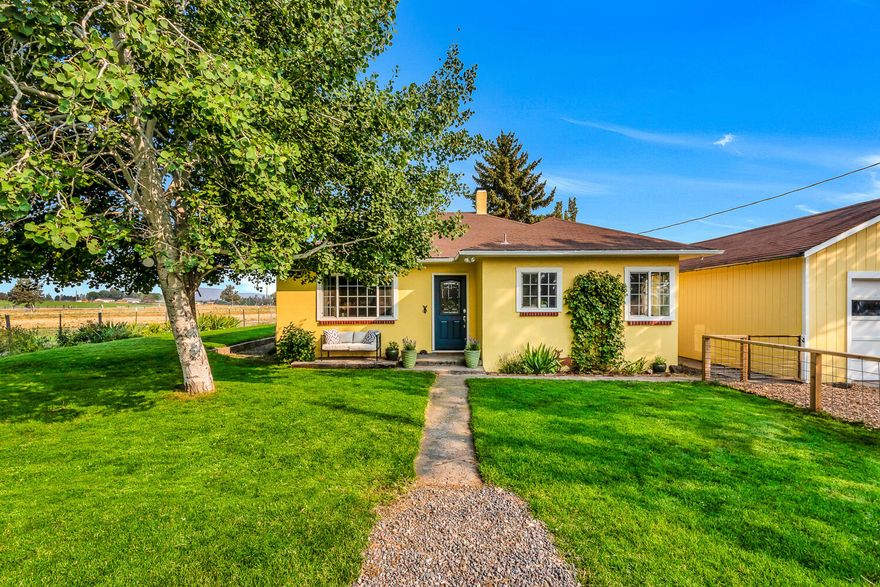 This charming one level home on large peaceful lot, with Cascade Mountain views, and surrounded by farm land is perfect for enjoying country living without all of the work. You will love this cozy and bright updated 2 bedroom home. With granite counter tops, travertine flooring, and stainless steel appliances. Privacy yet close to everything. Centrally located and just minutes to Bend, Redmond, Tumalo, and all of the outdoor activities.