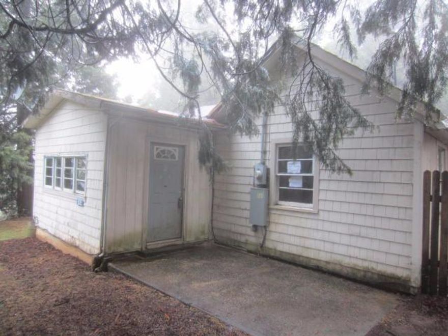 This is a Fannie Mae homepath property. Cute country home in Glendale. Spacious family area, wood pannel walls. Good size kitchen with lots of cabinet space. Large yard. Could be great for first time buyer looking for a quiet place to live. Two parcels, one .25 acre and one .76 acre.