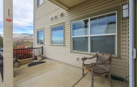 Tiny photo for 967 Golden Aspen Place, Ashland, OR 97520 (MLS # 220212796)