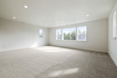 Tiny photo for 1217 Vine Maple Drive, Klamath Falls, OR 97601 (MLS # 220215648)