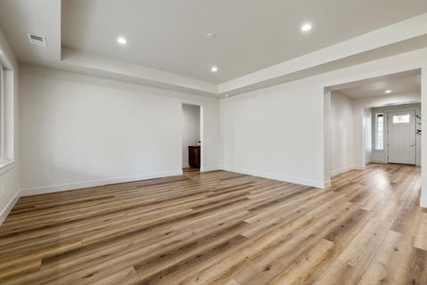 Tiny photo for 1217 Vine Maple Drive, Klamath Falls, OR 97601 (MLS # 220215648)