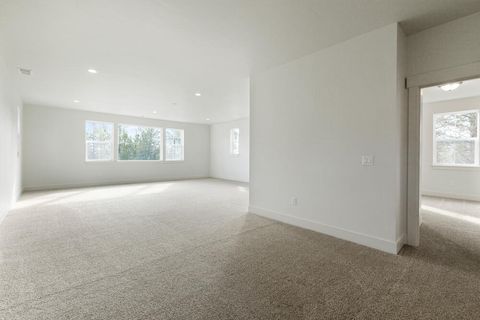 Tiny photo for 1217 Vine Maple Drive, Klamath Falls, OR 97601 (MLS # 220215648)