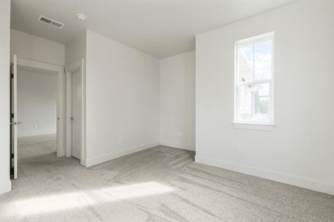 Tiny photo for 1217 Vine Maple Drive, Klamath Falls, OR 97601 (MLS # 220215648)