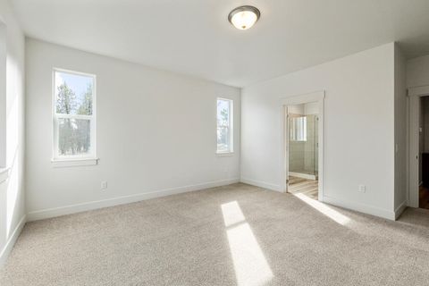 Tiny photo for 1217 Vine Maple Drive, Klamath Falls, OR 97601 (MLS # 220215648)