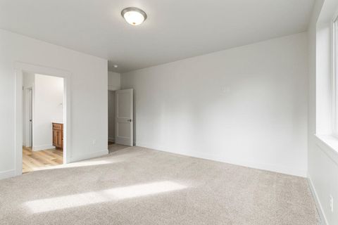 Tiny photo for 1217 Vine Maple Drive, Klamath Falls, OR 97601 (MLS # 220215648)