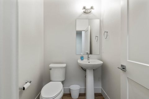 Tiny photo for 1217 Vine Maple Drive, Klamath Falls, OR 97601 (MLS # 220215648)