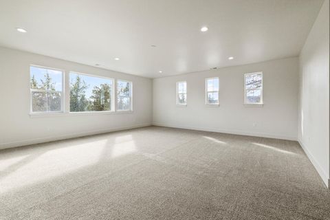 Tiny photo for 1217 Vine Maple Drive, Klamath Falls, OR 97601 (MLS # 220215648)