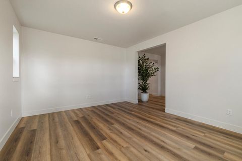 Tiny photo for 1217 Vine Maple Drive, Klamath Falls, OR 97601 (MLS # 220215648)