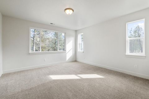 Tiny photo for 1217 Vine Maple Drive, Klamath Falls, OR 97601 (MLS # 220215648)