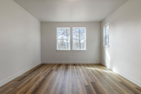 Tiny photo for 1217 Vine Maple Drive, Klamath Falls, OR 97601 (MLS # 220215648)