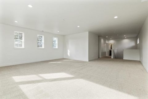 Tiny photo for 1217 Vine Maple Drive, Klamath Falls, OR 97601 (MLS # 220215648)