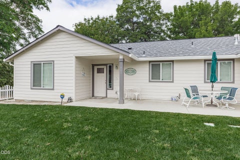 Tiny photo for 403 Berglund Street, Rogue River, OR 97537 (MLS # 220222672)