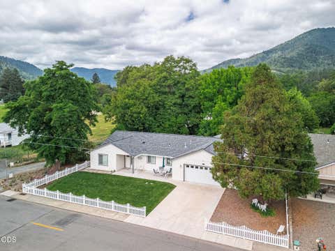 Tiny photo for 403 Berglund Street, Rogue River, OR 97537 (MLS # 220222672)