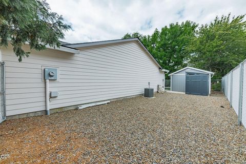 Tiny photo for 403 Berglund Street, Rogue River, OR 97537 (MLS # 220222672)