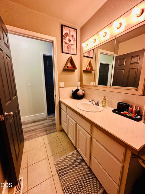 Tiny photo for 1814 Carlson Drive, Klamath Falls, OR 97603 (MLS # 220227018)