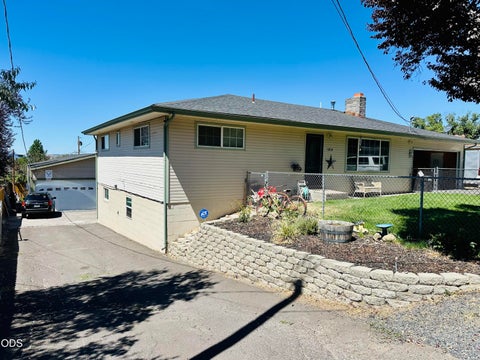 Tiny photo for 1814 Carlson Drive, Klamath Falls, OR 97603 (MLS # 220227018)