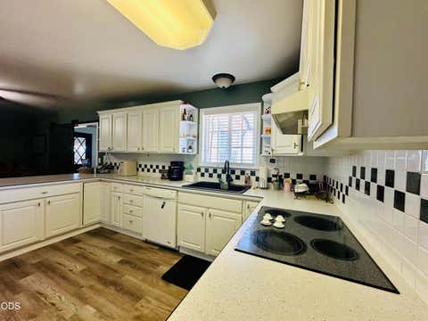 Tiny photo for 1814 Carlson Drive, Klamath Falls, OR 97603 (MLS # 220227018)