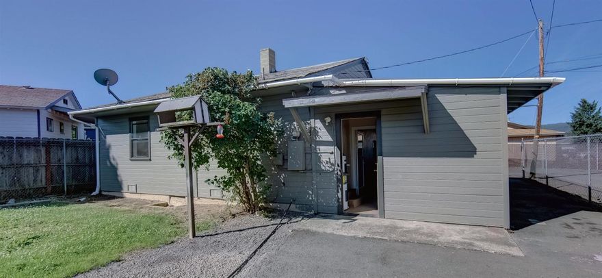 With a CAP Rate of over 9%, don't miss this opportunity! Two (2) 3 bed 1 bath homes on one lot produce great cash flow and are in a great location. Close to downtown Central Point, freeway access, restaurants, and shopping. Each unit rents for $900/Mo.