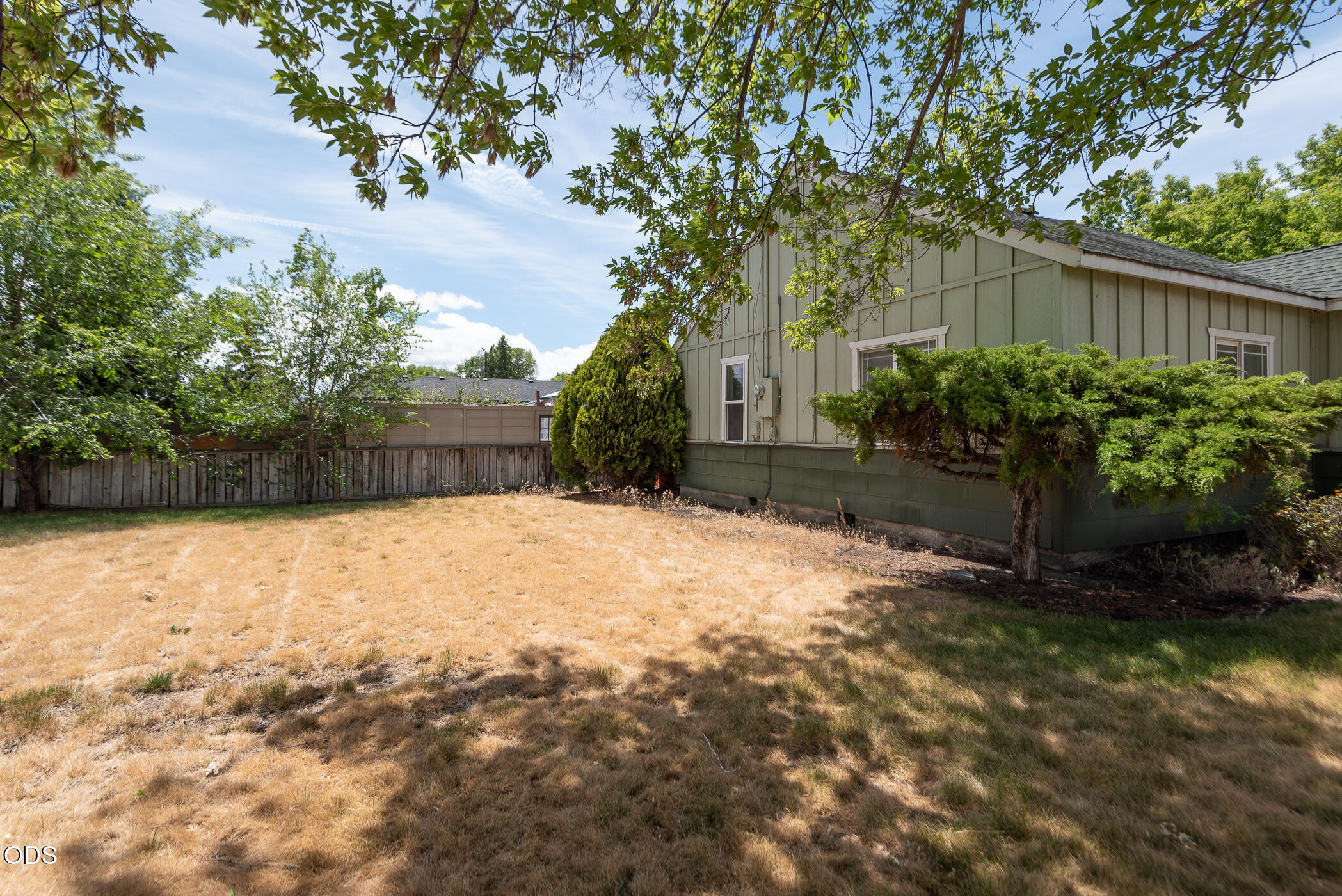 108 NW Dogwood Avenue