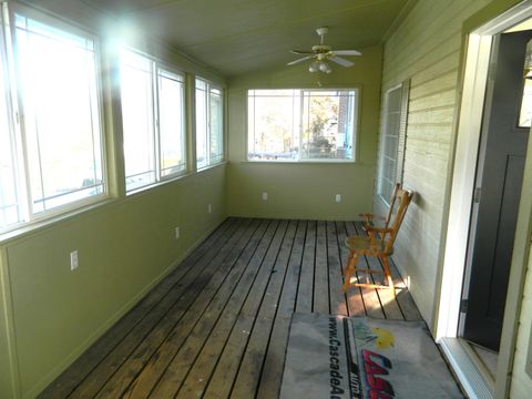 Tiny photo for 2415 California Avenue, Klamath Falls, OR 97601 (MLS # 220212362)