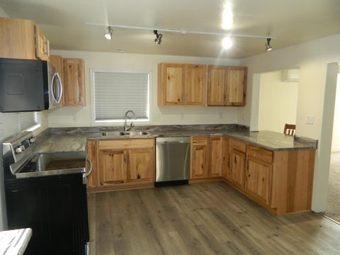 Tiny photo for 2415 California Avenue, Klamath Falls, OR 97601 (MLS # 220212362)