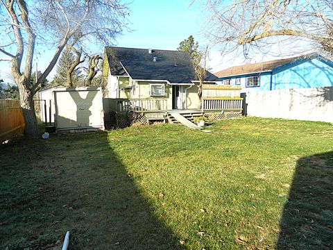 Tiny photo for 2415 California Avenue, Klamath Falls, OR 97601 (MLS # 220212362)