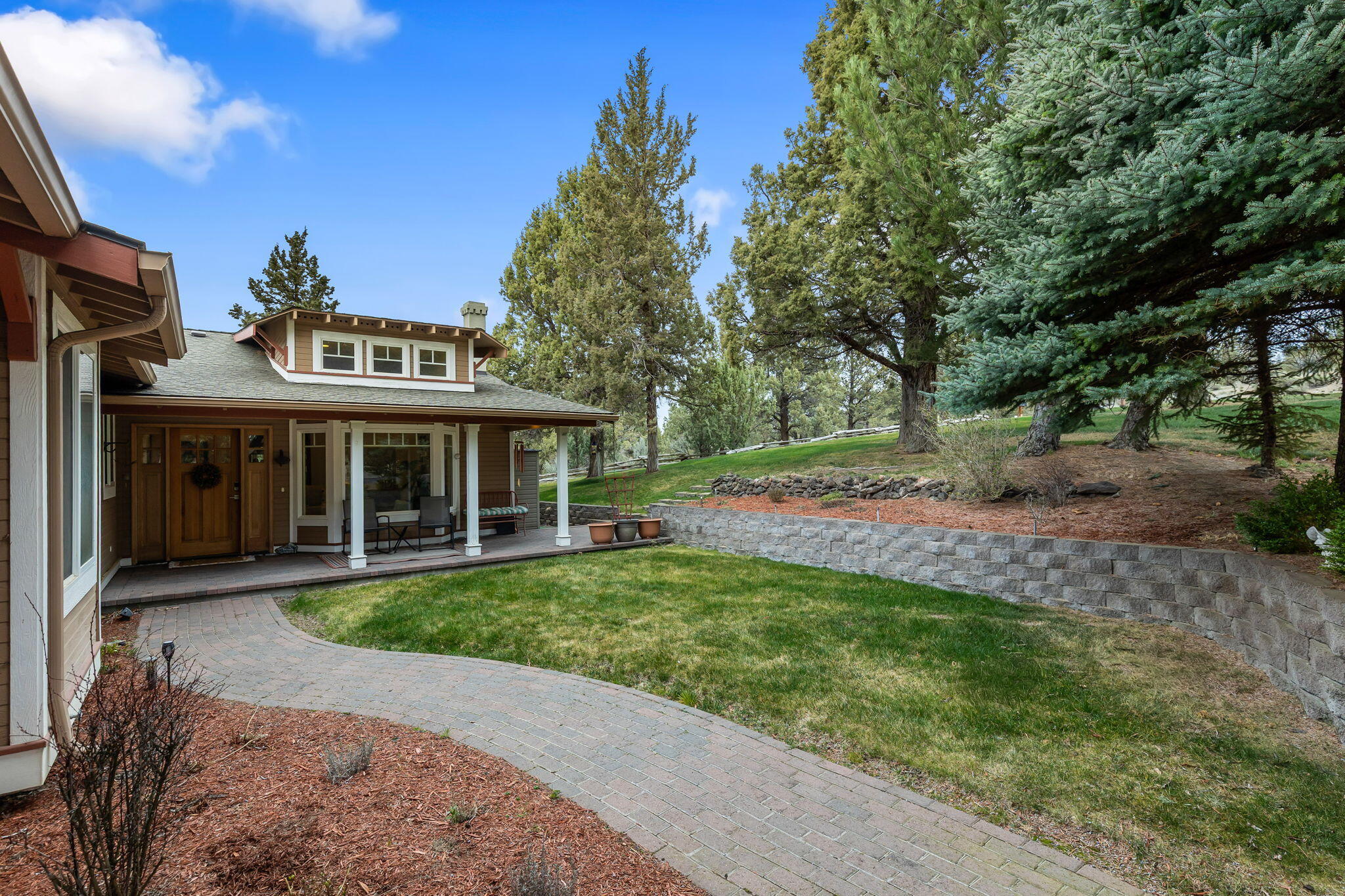 1042 NE Upper Drive