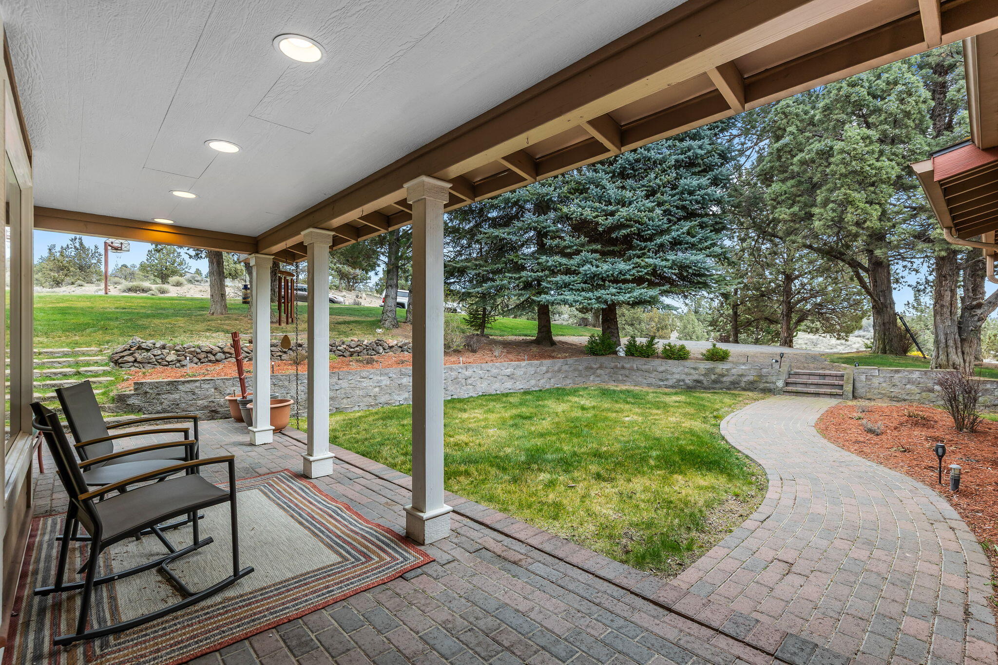 1042 NE Upper Drive