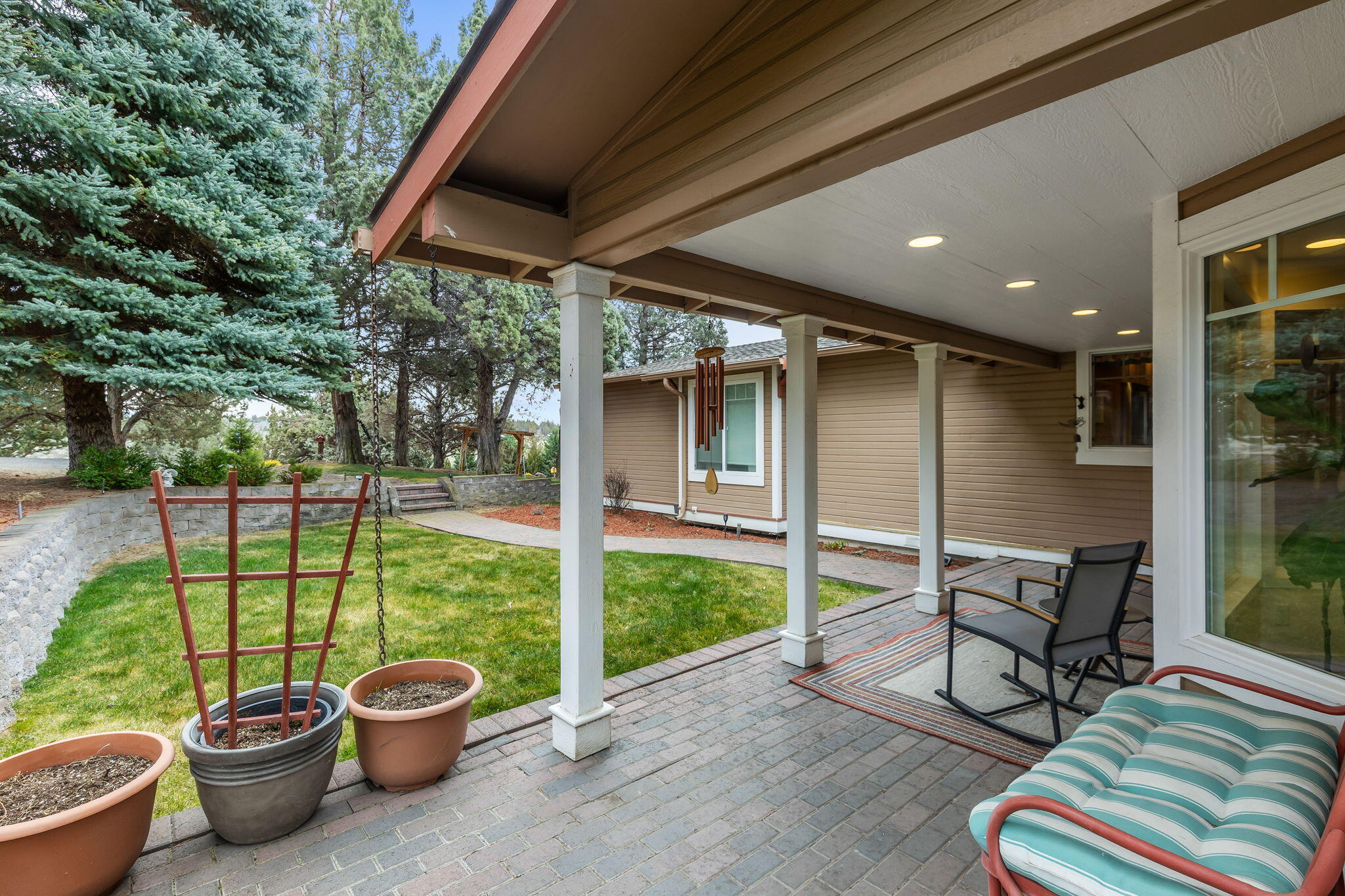 1042 NE Upper Drive